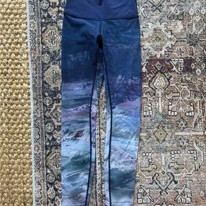 Lululemon Size 2 Wunder Under Leggings